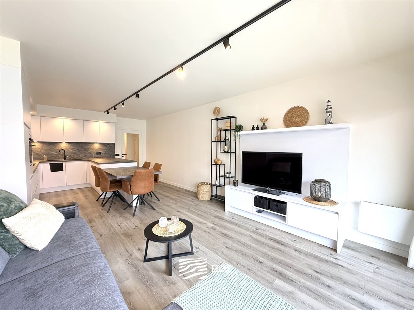 De Warande V 0405 - Twee slaapkamer appartement in de zijstraat van de winkelstraat - Recent gerenoveerd - Inkom met gastentoilet - Ruime leefruimte -...