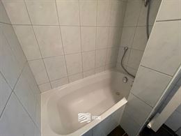 ONGEMEUBELD APPARTEMENT TE HUUR OP JAARBASIS - Centraal gelegen in de winkelstraat - Woonkamer met open keuken - Badkamer met ligbad - 2 slaapkamers w...