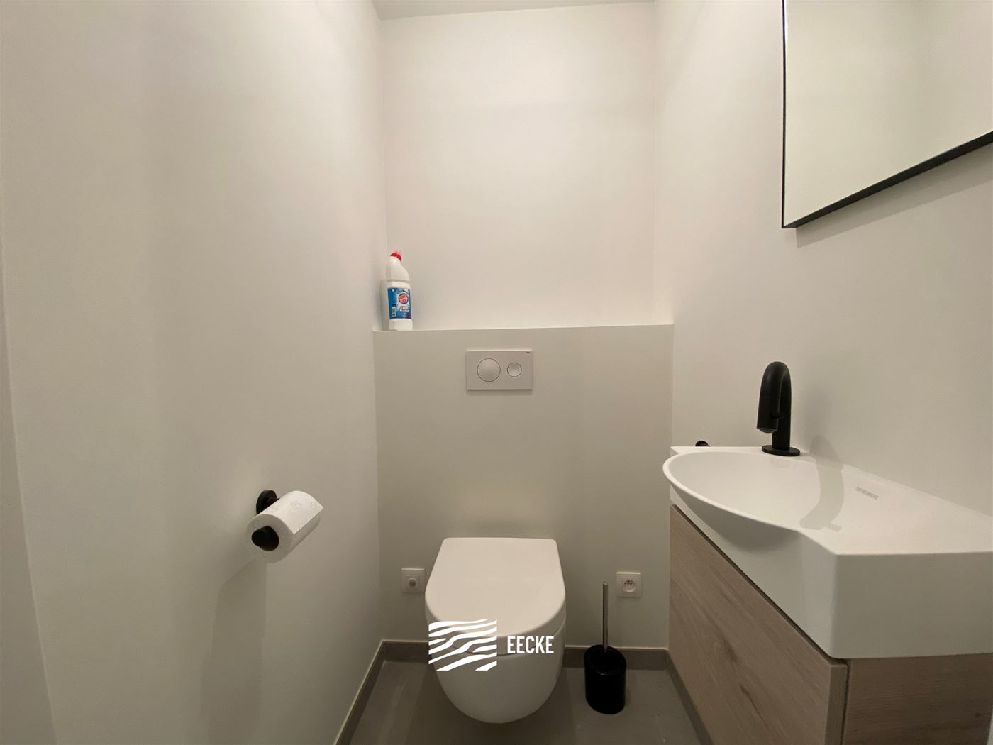 TE HUUR OP JAARBASIS - Ongemeubeld appartement in nieuwe residentie - middelgroot terras - woonkamer met open keuken - 2 slaapkamers met ingebouwde ka...