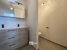 TE HUUR OP JAARBASIS - Ongemeubeld appartement in nieuwe residentie - middelgroot terras - woonkamer met open keuken - 2 slaapkamers met ingebouwde ka...