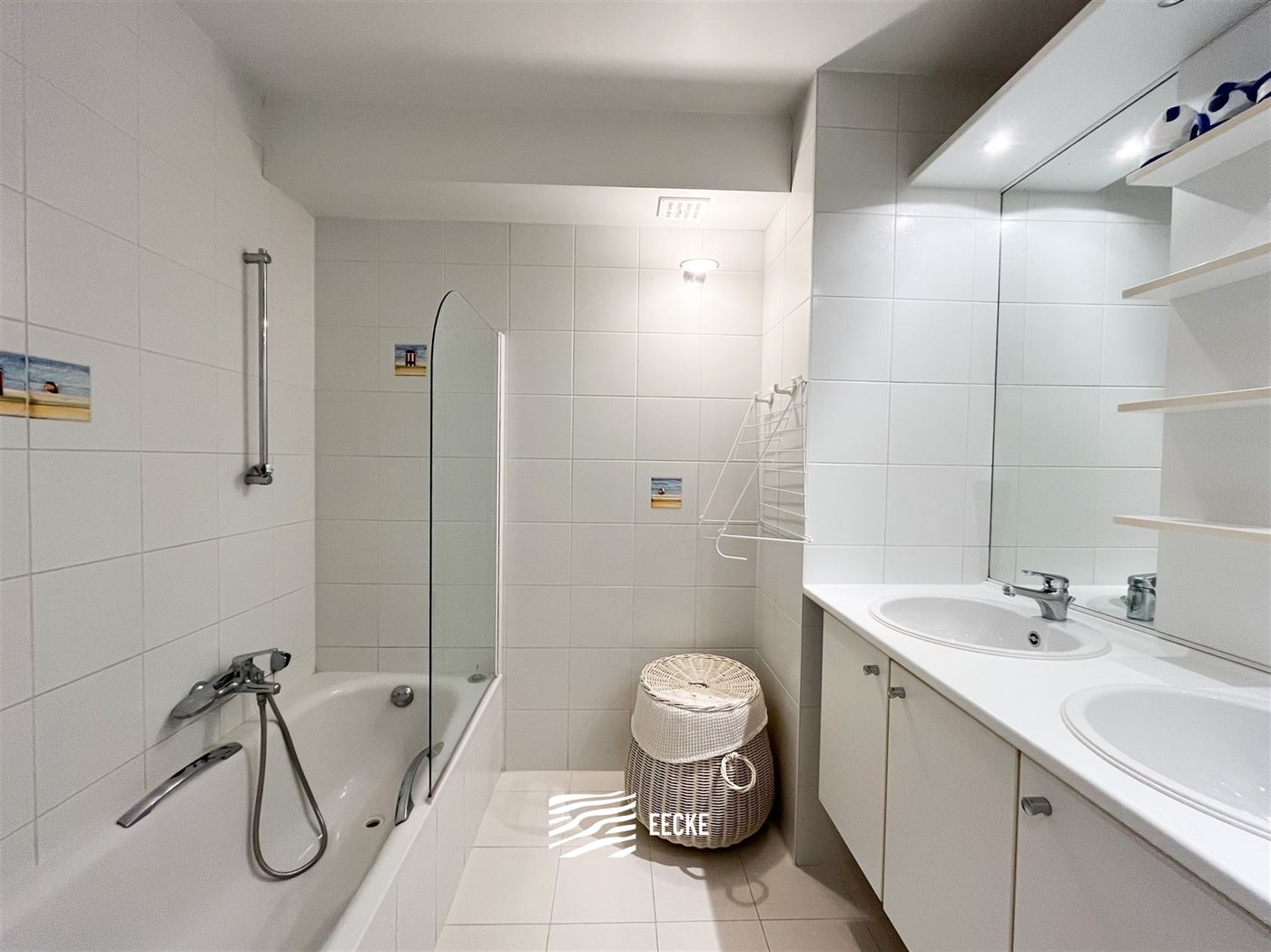 TE HUUR OP JAARBASIS - Gezellig appartement met ruime slaapkamer - zonnig terras met zicht op de gouden schildpad - living met open keuken - inkomhal ...