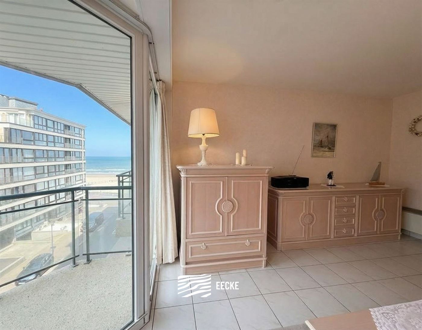 Res. Orchidee 0402 - Zonnig appartement met zeezicht van op de vierde verdieping - Gelegen in een zijstraat van de Zeedijk van Koksijde - Inkom - Lich...