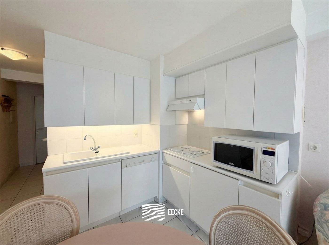 Res. Orchidee 0402 - Zonnig appartement met zeezicht van op de vierde verdieping - Gelegen in een zijstraat van de Zeedijk van Koksijde - Inkom - Lich...