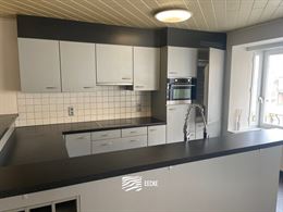 ONGEMEUBELD APPARTEMENT TE HUUR OP JAARBASIS - Centraal gelegen in de winkelstraat - Woonkamer met open keuken - Badkamer met ligbad - 2 slaapkamers w...