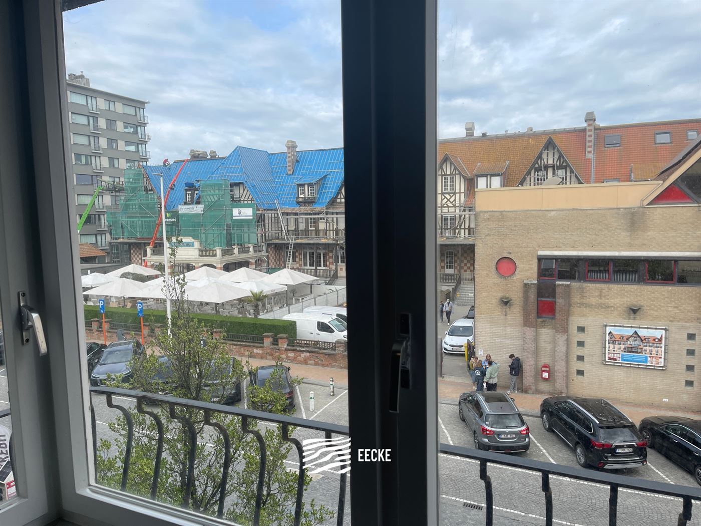ONGEMEUBELD APPARTEMENT TE HUUR OP JAARBASIS - Centraal gelegen in de winkelstraat - Woonkamer met open keuken - Badkamer met ligbad - 2 slaapkamers w...