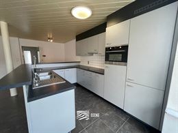 ONGEMEUBELD APPARTEMENT TE HUUR OP JAARBASIS - Centraal gelegen in de winkelstraat - Woonkamer met open keuken - Badkamer met ligbad - 2 slaapkamers w...