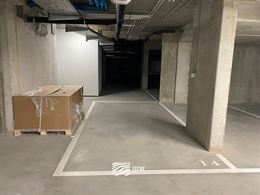 TE HUUR OP JAARBASIS - Ongemeubeld appartement in nieuwe residentie - middelgroot terras - woonkamer met open keuken - 2 slaapkamers met ingebouwde ka...