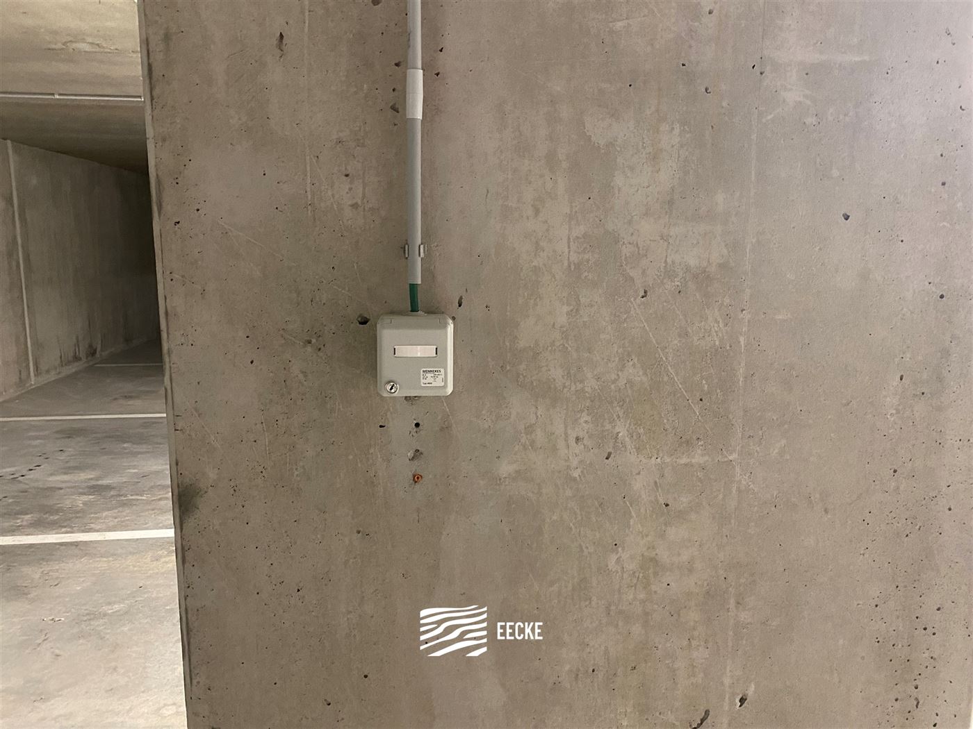 TE HUUR OP JAARBASIS - Ongemeubeld appartement in nieuwe residentie - middelgroot terras - woonkamer met open keuken - 2 slaapkamers met ingebouwde ka...