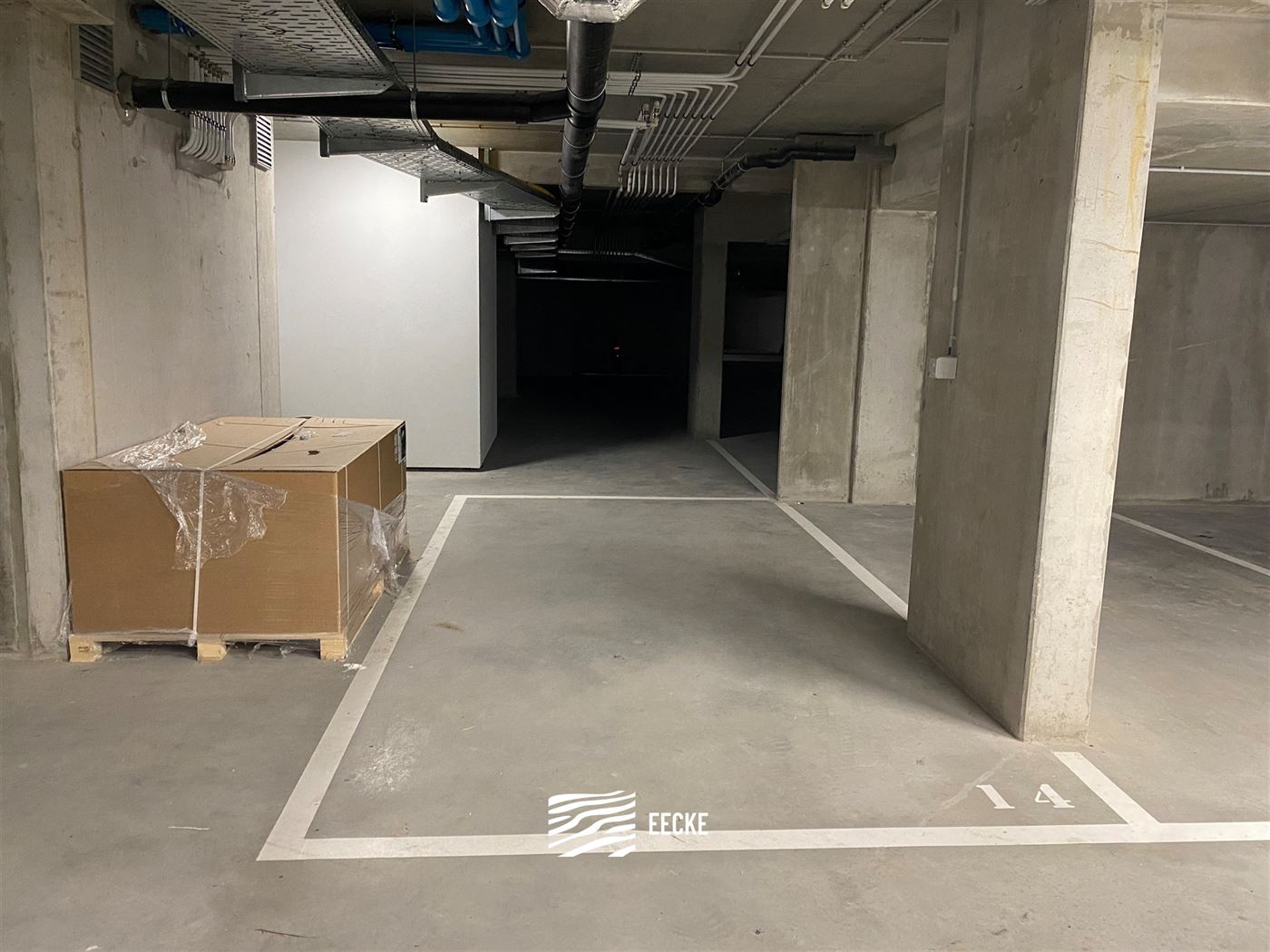 TE HUUR OP JAARBASIS - Ongemeubeld appartement in nieuwe residentie - middelgroot terras - woonkamer met open keuken - 2 slaapkamers met ingebouwde ka...