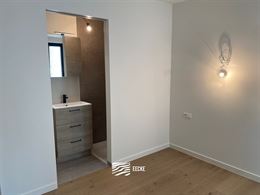TE HUUR OP JAARBASIS - Ongemeubeld appartement in nieuwe residentie - middelgroot terras - woonkamer met open keuken - 2 slaapkamers met ingebouwde ka...