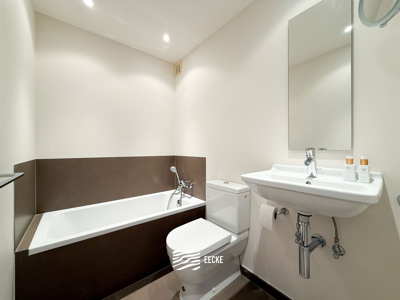 Res. De Drie Zeesteden 138-0201 - Appartement de trois chambres à coucher prêt à l'emploi - Situé au deuxième étage dans un endroit central de l...