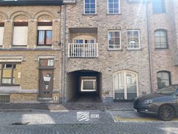 À LOUER SUR UNE BASE ANNUELLE - Appartement non-meublé avec terrasse ensoleillée à l'arrière - Dans la ville de Nieuwpoort - Living avec cuisine ...