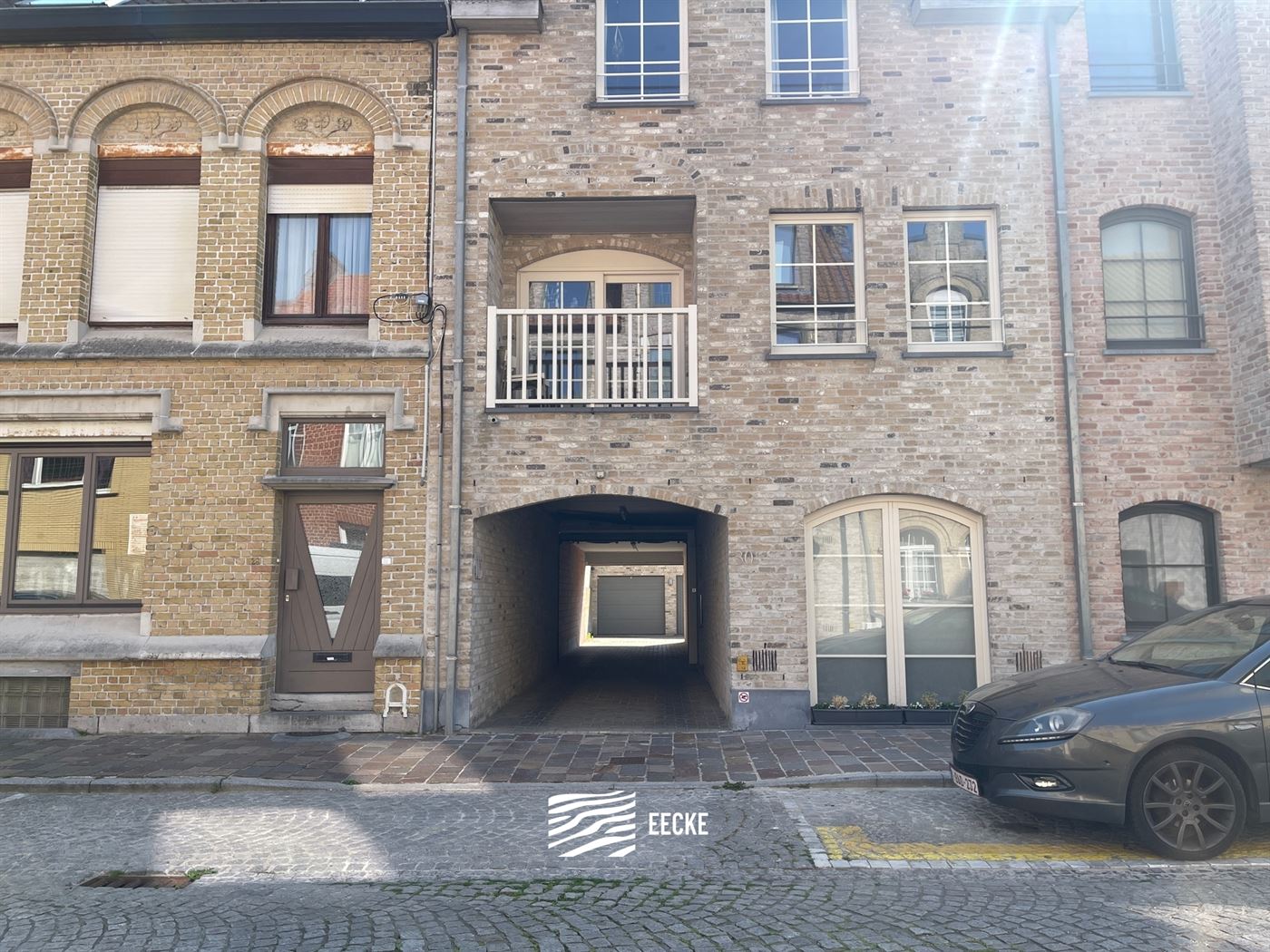 À LOUER SUR UNE BASE ANNUELLE - Appartement non-meublé avec terrasse ensoleillée à l'arrière - Dans la ville de Nieuwpoort - Living avec cuisine ...
