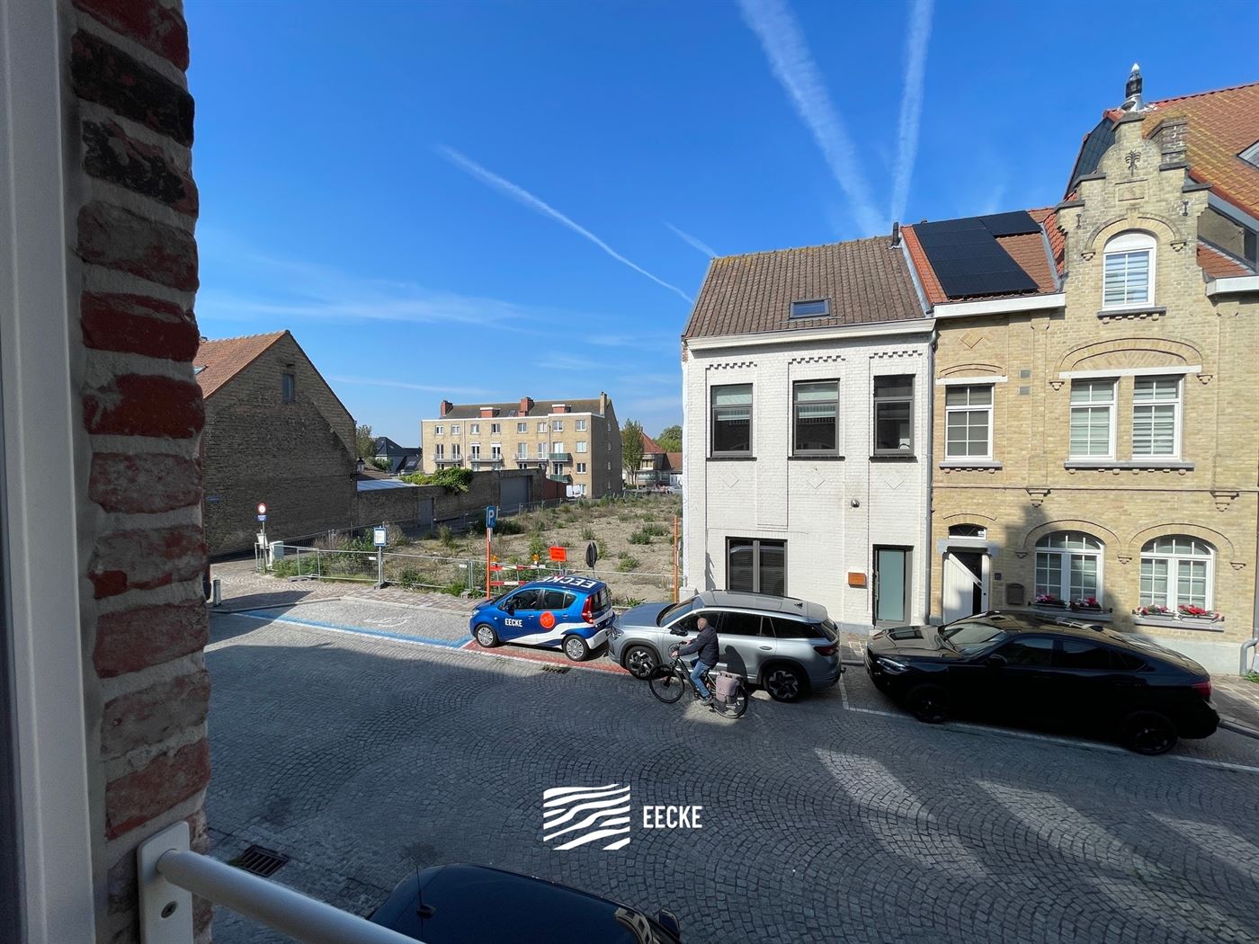 À LOUER SUR UNE BASE ANNUELLE - Appartement non-meublé avec terrasse ensoleillée à l'arrière - Dans la ville de Nieuwpoort - Living avec cuisine ...