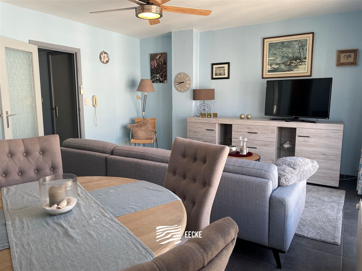 À LOUER SUR UNE BASE ANNUELLE - appartement meublé - situation centrale - terrasse ensoleillée à l'arrière - séjour avec cuisine équipée sépa...