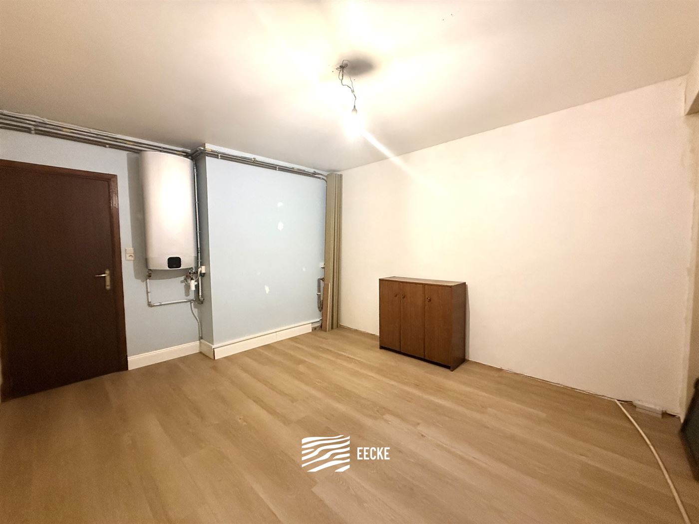 Inch Allah III -101 - Te renoveren appartement met ruime slaapkamer - Gelegen op de kelderverdieping - Inkomhal - Apart toilet - Leefruimte met toegan...