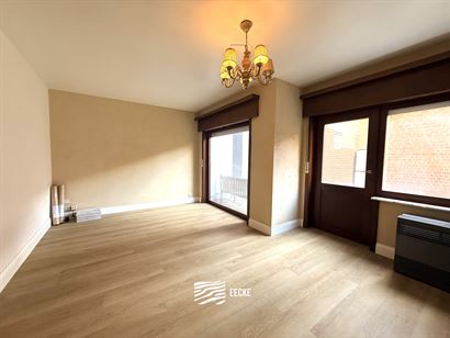 Inch Allah III -101 - Te renoveren appartement met ruime slaapkamer - Gelegen op de kelderverdieping - Inkomhal - Apart toilet - Leefruimte met toegan...