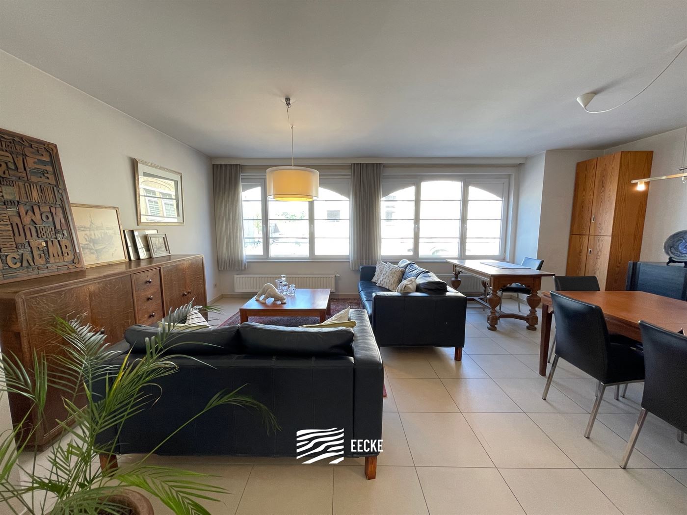 À LOUER SUR UNE BASE ANNUELLE - Appartement non-meublé avec terrasse ensoleillée à l'arrière - Dans la ville de Nieuwpoort - Living avec cuisine ...