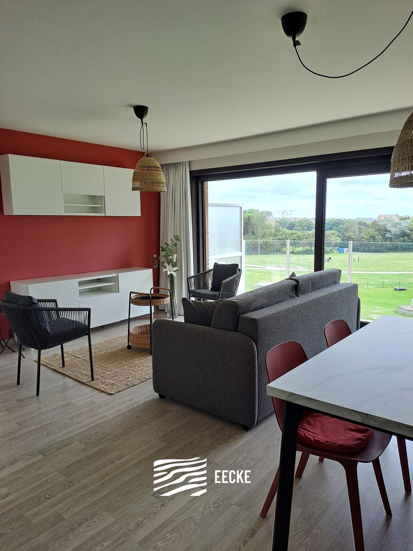 TE HUUR OP JAARBASIS - Prachtig vernieuwde studio met zonneterras - Zicht op het Mauritspark en de IJzermonding - Woonkamer met ingerichte keuken - Sl...