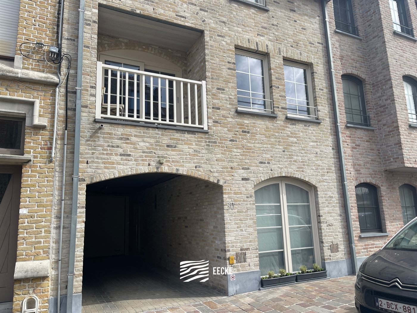 À LOUER SUR UNE BASE ANNUELLE - Appartement non-meublé avec terrasse ensoleillée à l'arrière - Dans la ville de Nieuwpoort - Living avec cuisine ...