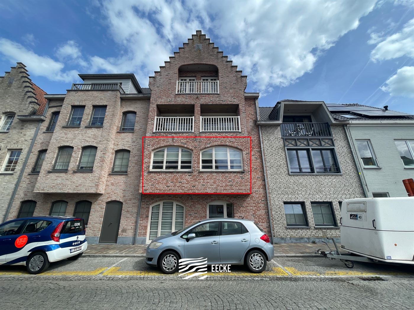 À LOUER SUR UNE BASE ANNUELLE - Appartement non-meublé avec terrasse ensoleillée à l'arrière - Dans la ville de Nieuwpoort - Living avec cuisine ...