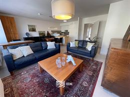 À LOUER SUR UNE BASE ANNUELLE - Appartement non-meublé avec terrasse ensoleillée à l'arrière - Dans la ville de Nieuwpoort - Living avec cuisine ...