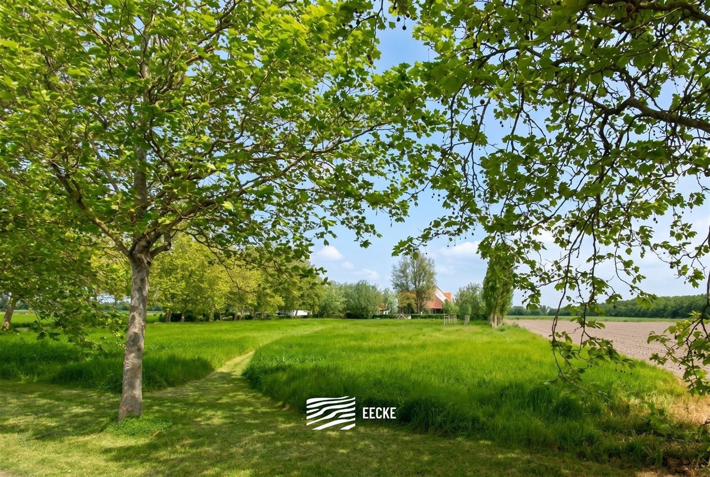 Vous rêvez de calme, d'espace et de charme ? Découvrez cette belle propriété rurale le long du canal de Ramskapelle, à seulement 5,5 km de la pla...