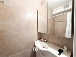 Inch Allah III -101 - Te renoveren appartement met ruime slaapkamer - Gelegen op de kelderverdieping - Inkomhal - Apart toilet - Leefruimte met toegan...