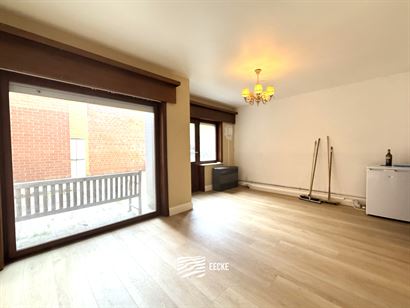 Inch Allah III -101 - Te renoveren appartement met ruime slaapkamer - Gelegen op de kelderverdieping - Inkomhal - Apart toilet - Leefruimte met toegan...