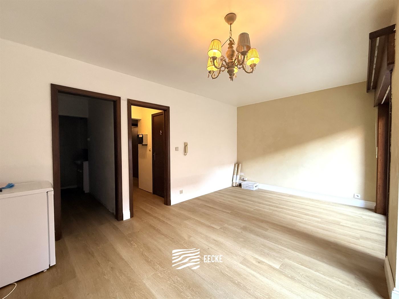Inch Allah III -101 - Te renoveren appartement met ruime slaapkamer - Gelegen op de kelderverdieping - Inkomhal - Apart toilet - Leefruimte met toegan...