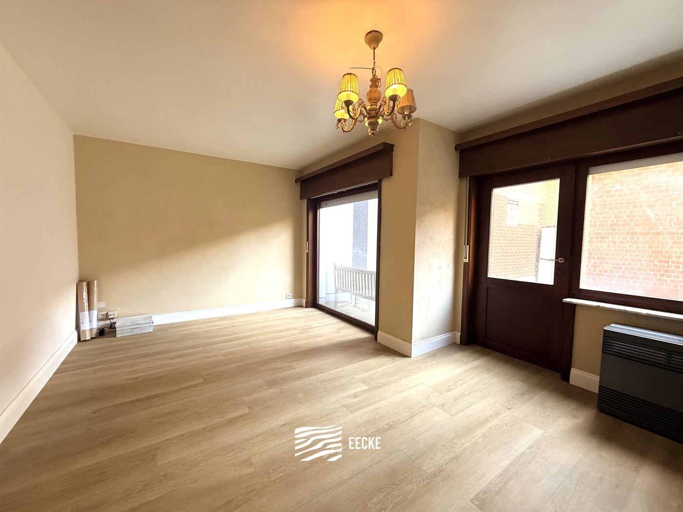 Inch Allah III -101 - Te renoveren appartement met ruime slaapkamer - Gelegen op de kelderverdieping - Inkomhal - Apart toilet - Leefruimte met toegan...