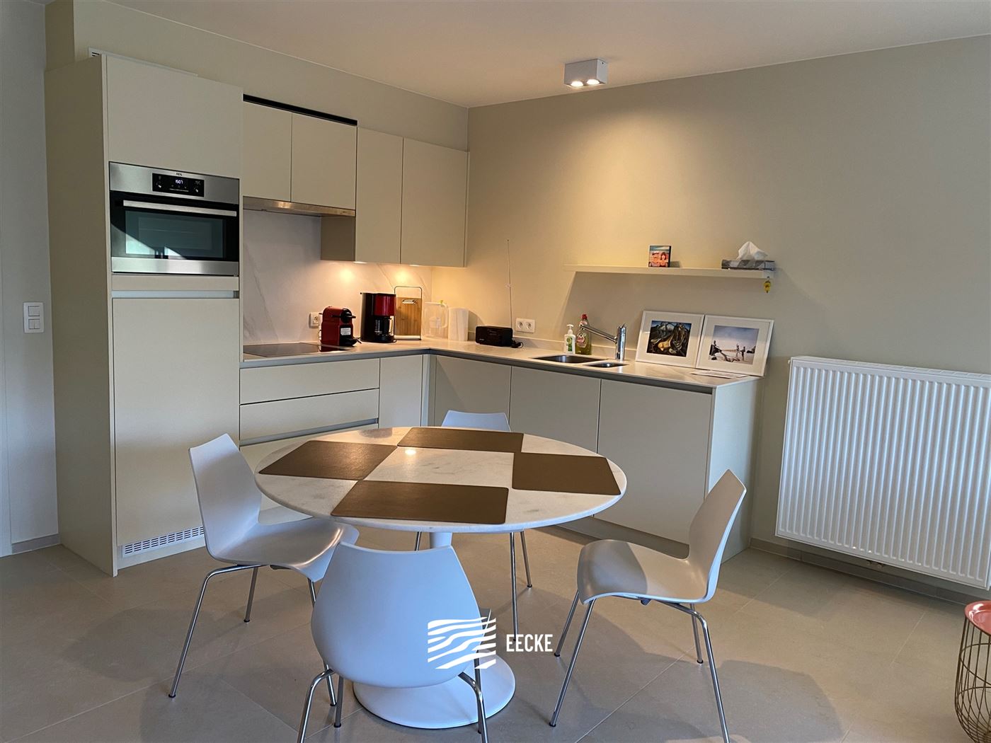 TE HUUR OP JAARBASIS - gemeubeld appartement op vakantiedomein Karthuizer - uniek zicht op natuurgebied - living met ingerichte open keuken - badkamer...