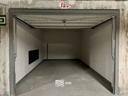 Hendrikaplein garage 125 - Afgesloten garagebox nummer 125 - Gelegen onder het Hendrikaplein op niveau -2 - Afmetingen: 2,84 x 5,40 m - Volle eigendom...