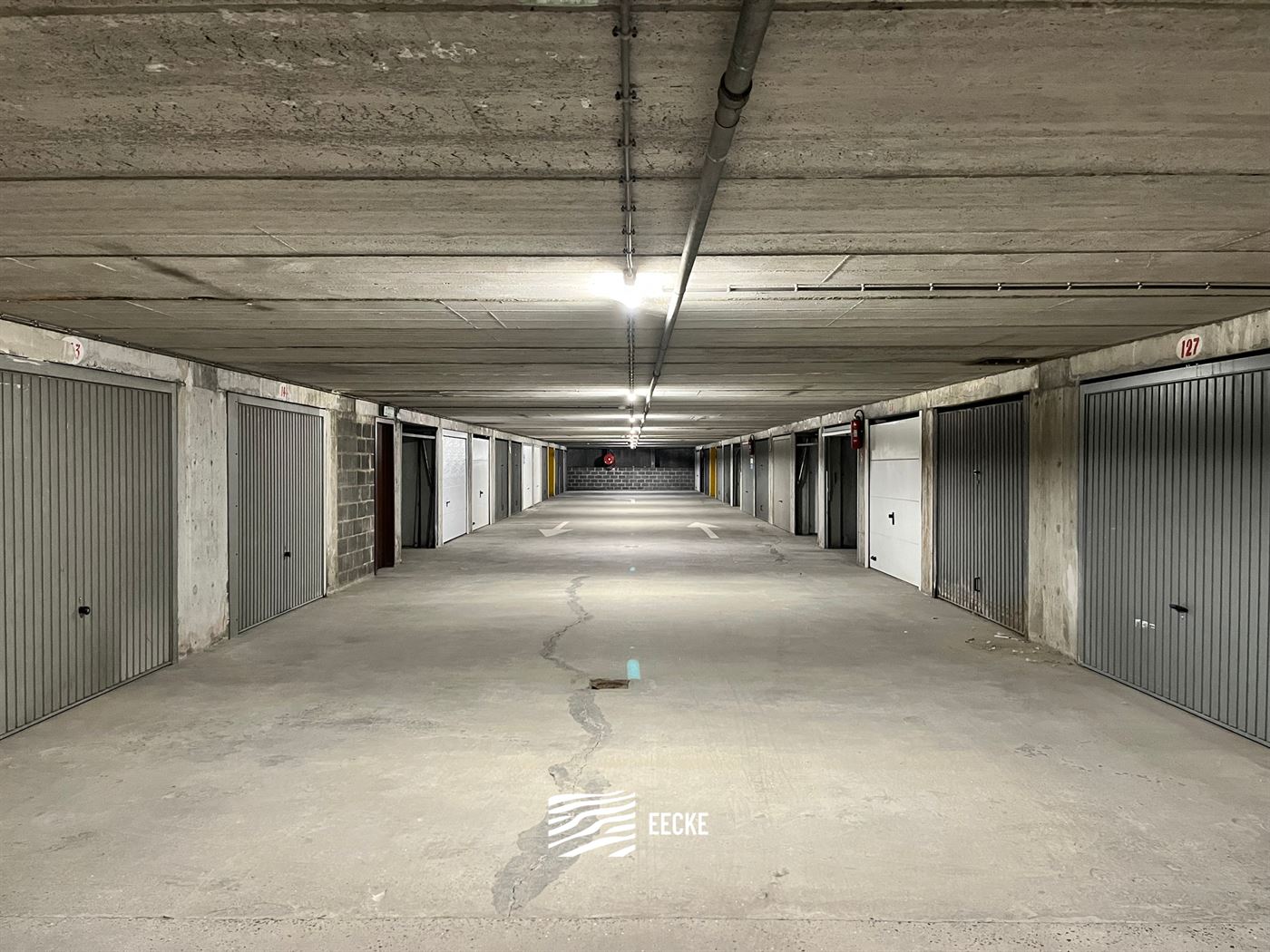 Garage 125 de la place Hendrikaplein - Place de garage fermée n° 125 - Située sous la place Hendrikaplein, au niveau -2 - Dimensions : 2,84 x 5,40 ...