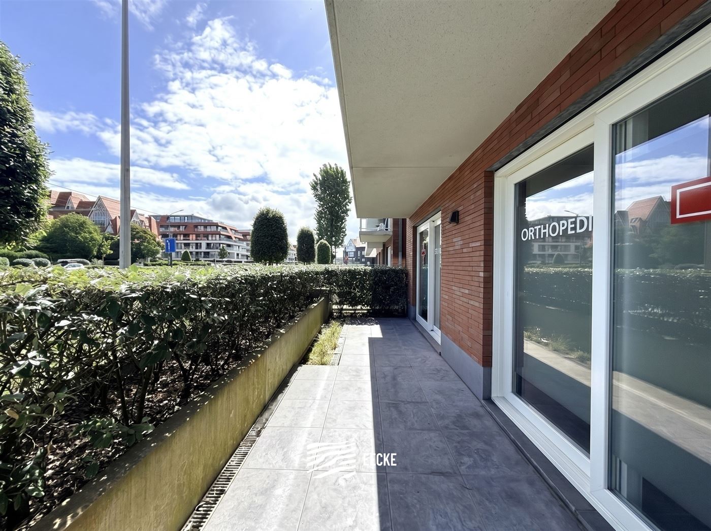 Villa Crombez 0007 - Handelsruimte gelegen langs de invalsweg tussen Nieuwpoort-stad en Nieuwpoort-bad - Voorzien van private inkom, Wachtzaal - Inkom...