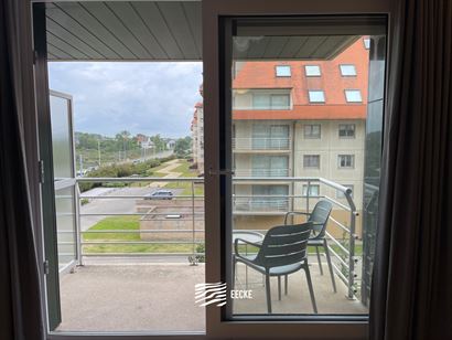 TE HUUR OP JAARBASIS - gemeubeld appartement met zonneterras - dicht bij halte openbaar vervoer - woonkamer met ingerichte keuken - badkamer met combi...