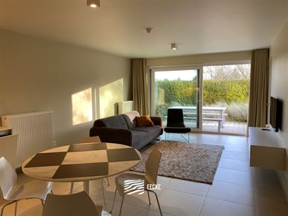 À LOUER SUR UNE BASE ANNUELLE - appartement meublé dans le domaine de vacances Karthuizer - vue unique sur la réserve naturelle - séjour avec cuis...