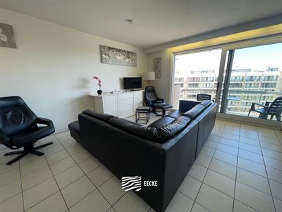 GEMEUBELD TE HUUR OP JAARBASIS - Gelegen vlakbij het strand - 6e verdieping met zonneterras - ruime woonkamer met open keuken - badkamer met combinati...