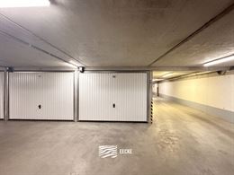 Loodswezenplein G50 - Ruime garagebox gelegen aan de inrit van het complex - Afmetingen: 3,08 x 5,78 m - Verkoop onder erfpacht - Inrit via de Lombard...