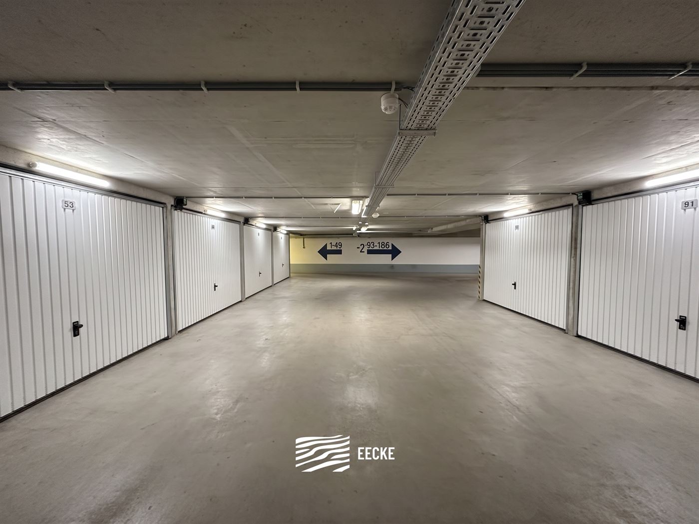Loodswezenplein G50 - Ruime garagebox gelegen aan de inrit van het complex - Afmetingen: 3,08 x 5,78 m - Verkoop onder erfpacht - Inrit via de Lombard...