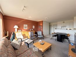 Panorama A 0204 - Op te frissen zonnig appartement met twee slaapkamers - Gelegen op de tweede verdieping, uitgevend op de Elisalaan - Inkomhal - Leef...