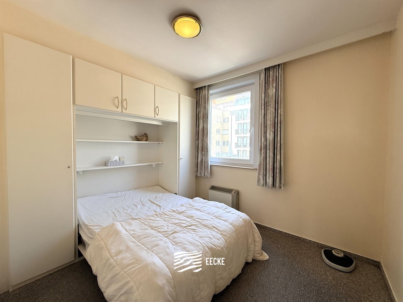 Panorama A 0204 - Op te frissen zonnig appartement met twee slaapkamers - Gelegen op de tweede verdieping, uitgevend op de Elisalaan - Inkomhal - Leef...