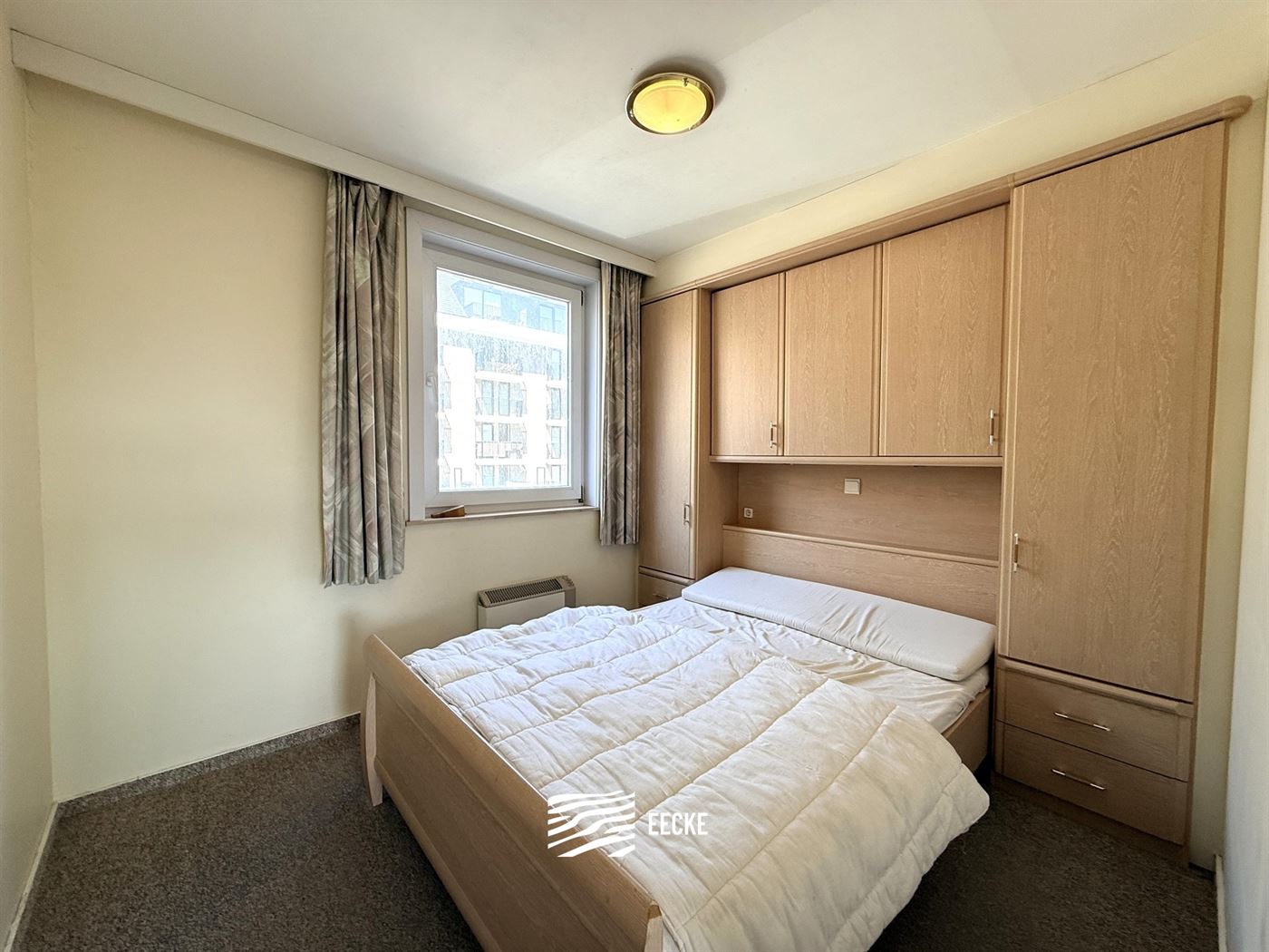 Panorama A 0204 - Op te frissen zonnig appartement met twee slaapkamers - Gelegen op de tweede verdieping, uitgevend op de Elisalaan - Inkomhal - Leef...