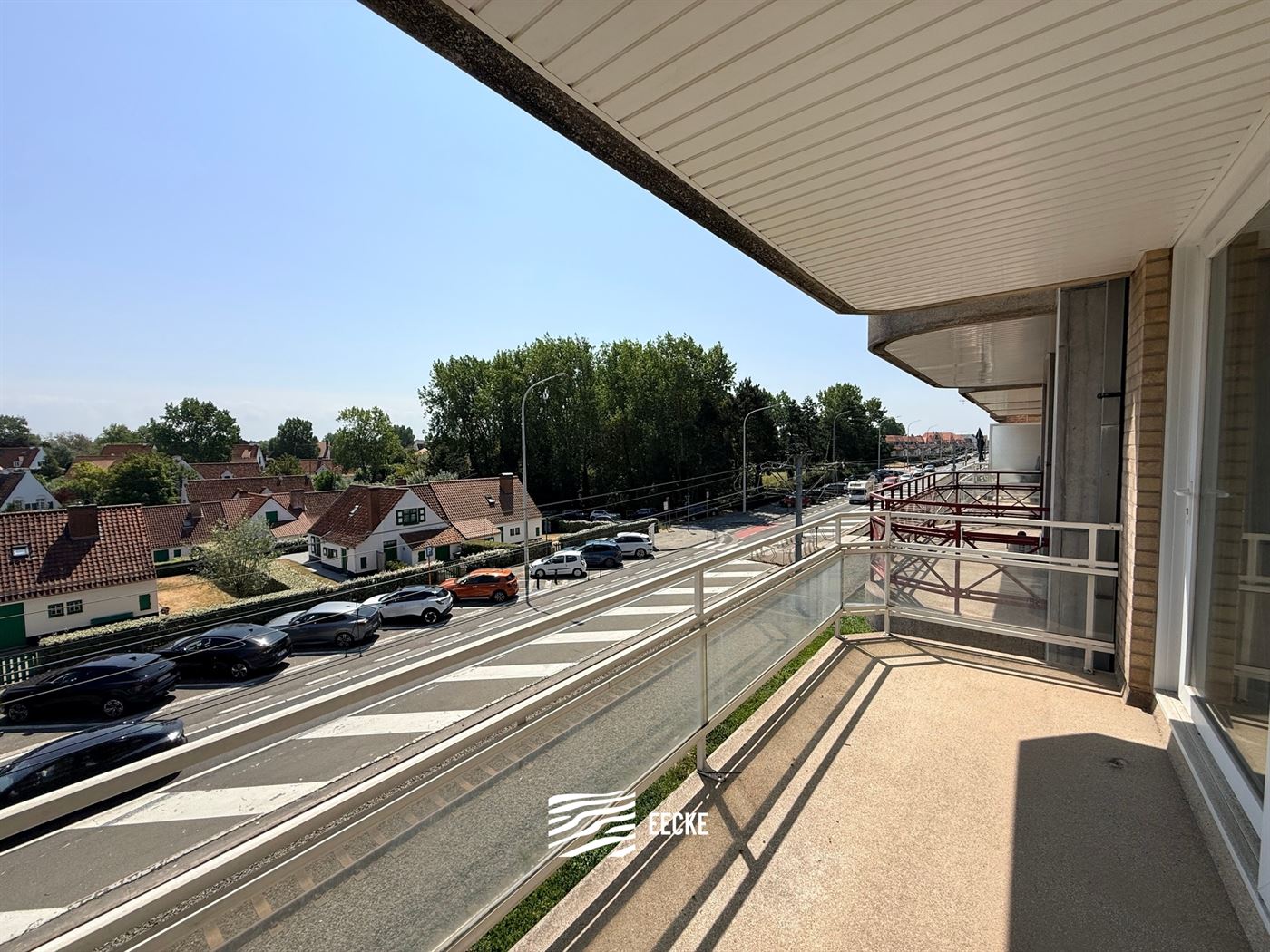 Panorama A 0204 - Op te frissen zonnig appartement met twee slaapkamers - Gelegen op de tweede verdieping, uitgevend op de Elisalaan - Inkomhal - Leef...