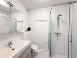 Réf. Seapot 70-0304 - Appartement avec chambre, prêt à emménager - Situé au troisième étage, à deux pas du Parc Maritime - Entrée - Débarras...