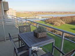 TE HUUR OP JAARBASIS - gemeubeld - studio met slaaphoek - panoramisch zicht over vaargeul met zonovergoten terras - zijdelings zeezicht - ingerichte k...