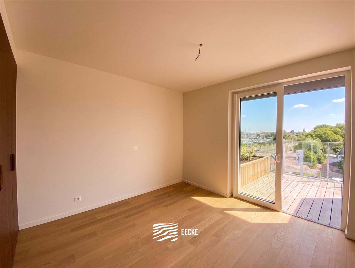 TE HUUR OP JAARBASIS - Ongemeubeld appartement in nieuwe residentie - Grote terrassen rondom rond - Appartement is volledig geschilderd en instapklaar...