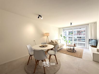 Res. Apollo X F10.04.04 - Gerenoveerd appartement met slaapkamer en met zijdelings zeezicht - Gelegen op de vierde verdieping - Inkomhal met gastentoi...