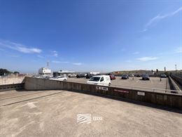 Loodswezenplein G50 - Ruime garagebox gelegen aan de inrit van het complex - Afmetingen: 3,08 x 5,78 m - Verkoop onder erfpacht - Inrit via de Lombard...