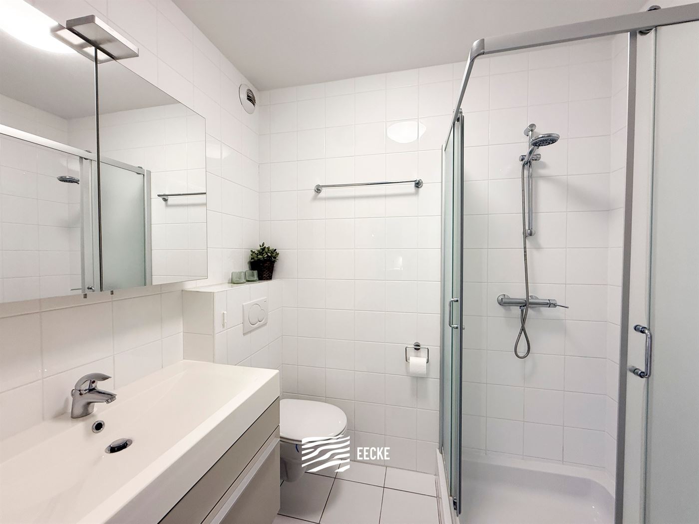 Réf. Seapot 70-0304 - Appartement avec chambre, prêt à emménager - Situé au troisième étage, à deux pas du Parc Maritime - Entrée - Débarras...